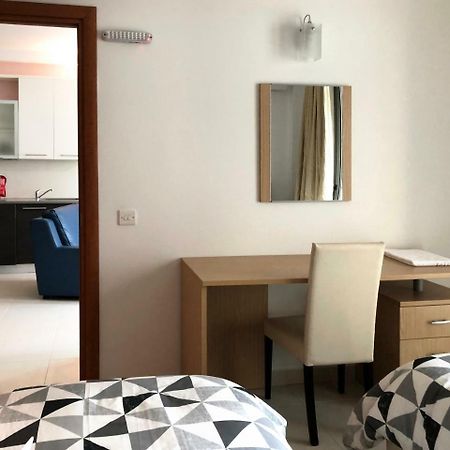 Modern Stylish Apartment - 2 Bedroom & 2 Bathroom Apartment - Spinola Bay, St Julians Saint Julian's Екстериор снимка