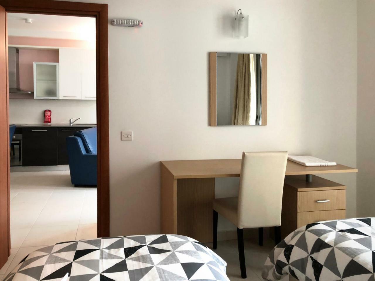 Modern Stylish Apartment - 2 Bedroom & 2 Bathroom Apartment - Spinola Bay, St Julians Saint Julian's Екстериор снимка